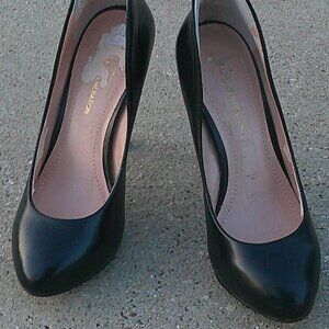 Women's BCBG Generation Black Pumps Heels Size 5